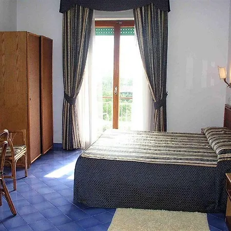 Ξενοδοχείο Girasole 3*