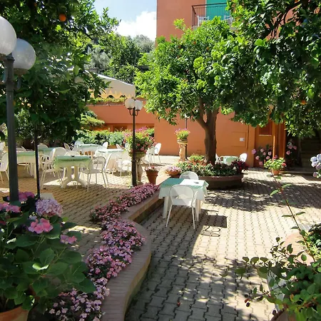 Girasole Hotel 3*