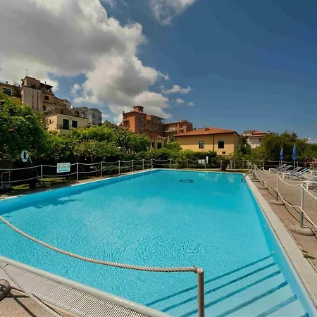 Готель Girasole 3*