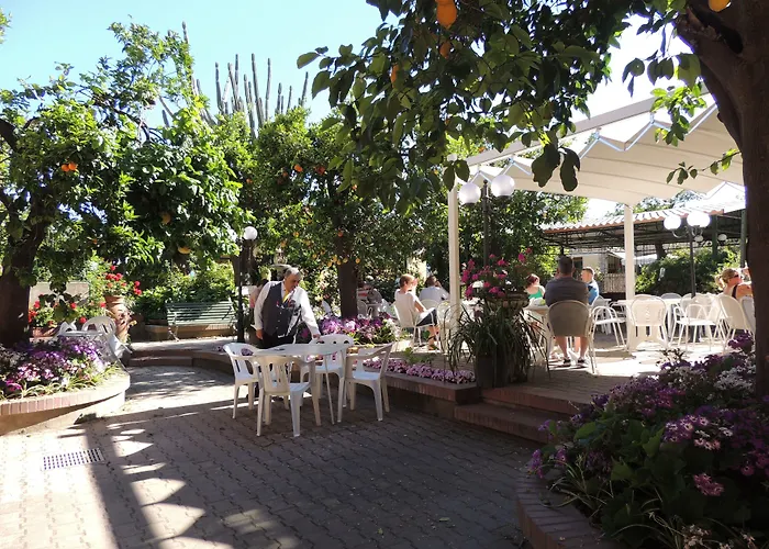 Отель Girasole 3*