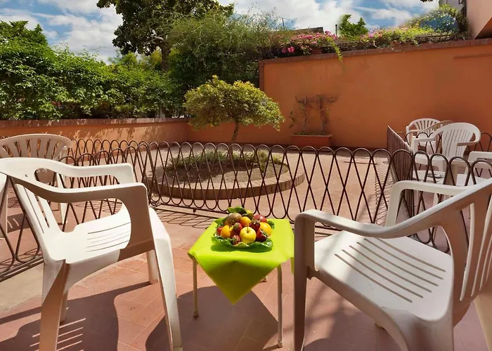 Отель Girasole 3*